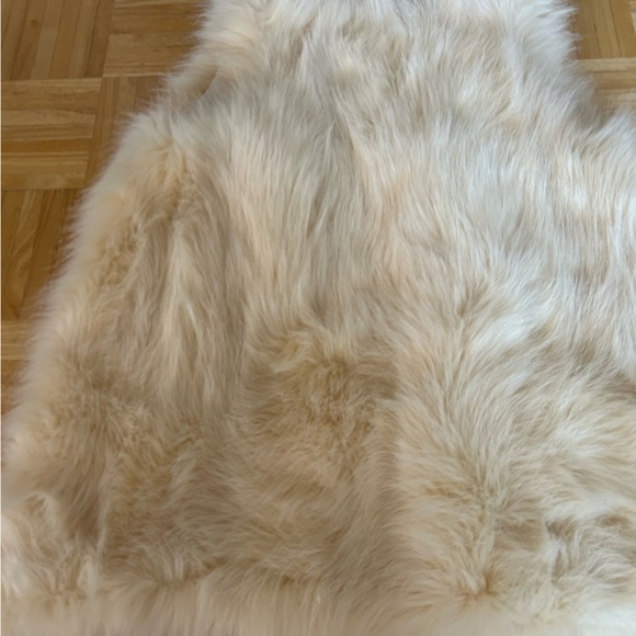 Fur vest - Picture 3 of 3